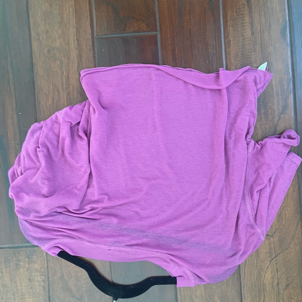 BDG Tee 🩷 - Picture 2 of 2